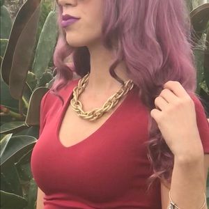 Cute skirt, shirt and gold rope chain!